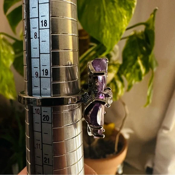 Nancy & Rise Purple Flower Crystal Rhinestone Silver Tone Ring Fits Sizes 8-10 - Picture 9 of 9